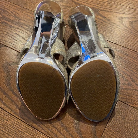 Michael kors Berkley T sparkly silver pumps - Picture 4 of 9